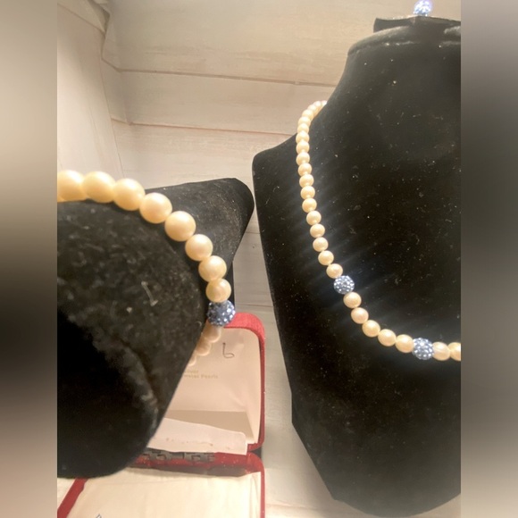 Fresh water pearls and crystals set Necklace, bracelet, and earrings - Picture 8 of 11